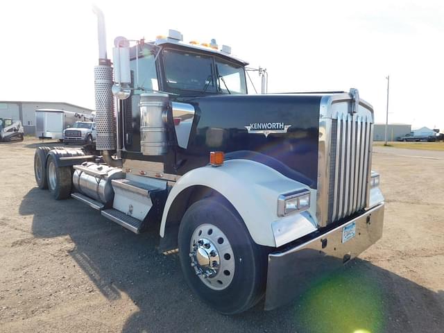 Image of Kenworth W900 equipment image 1