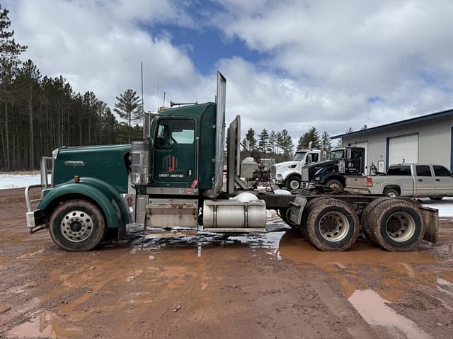 Image of Kenworth W900 equipment image 1