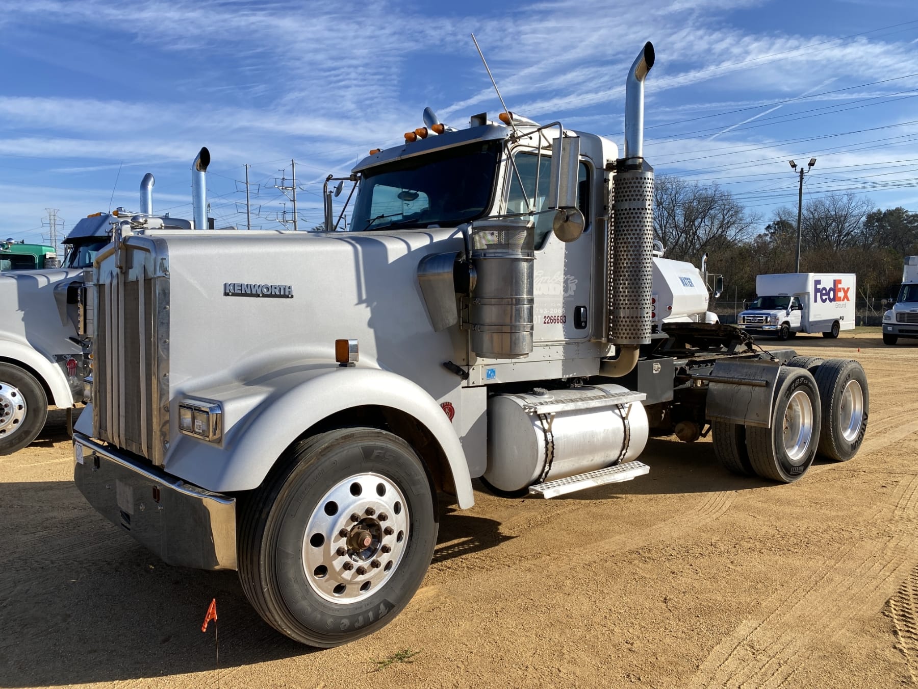 2005 Kenworth W900 Equipment Image0