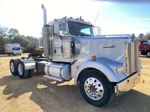Image of Kenworth W900 equipment image 3