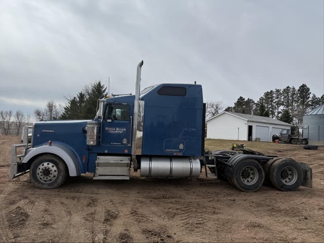 Image of Kenworth W900 equipment image 1