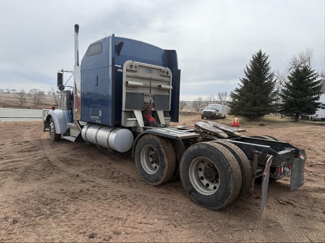 Image of Kenworth W900 equipment image 2