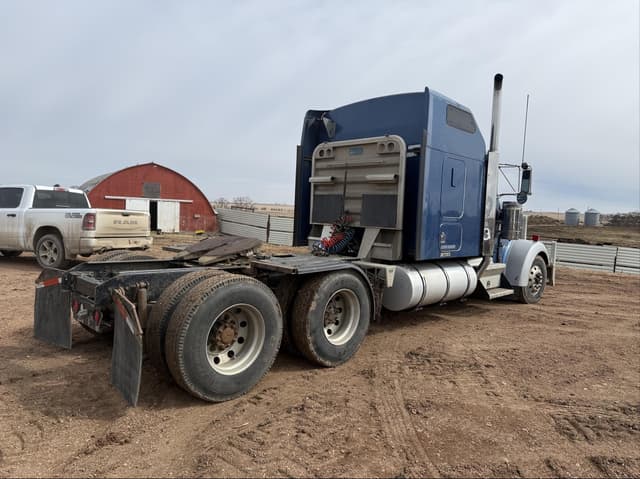 Image of Kenworth W900 equipment image 4
