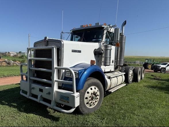 Image of Kenworth W900 equipment image 1