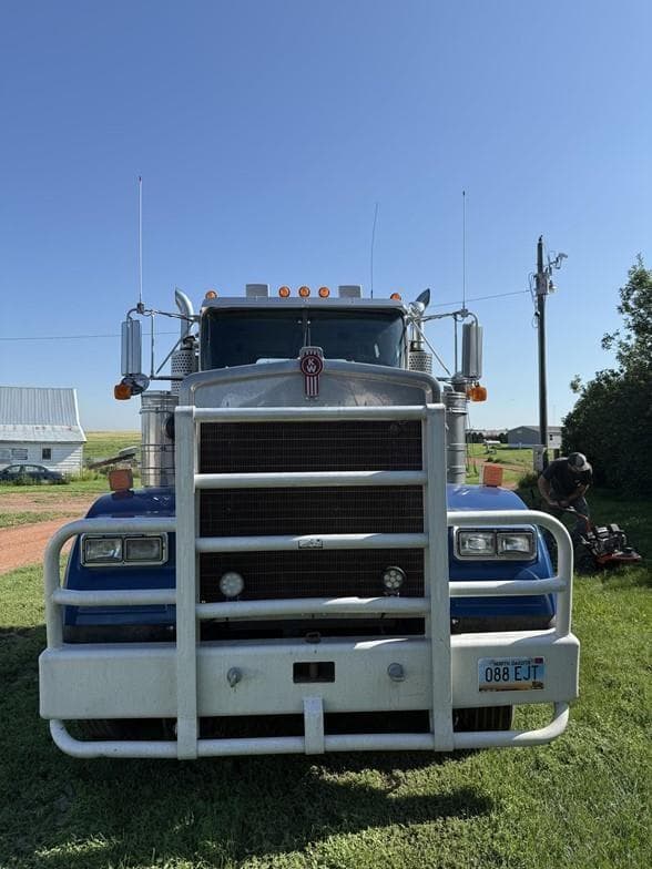 Image of Kenworth W900 equipment image 2