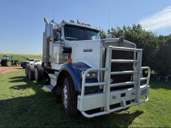 Image of Kenworth W900 equipment image 3