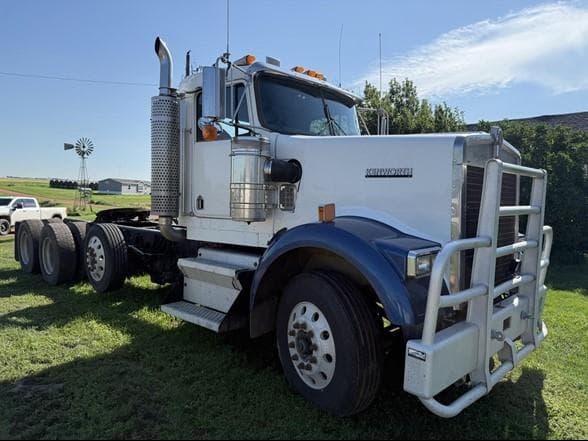 Image of Kenworth W900 equipment image 4