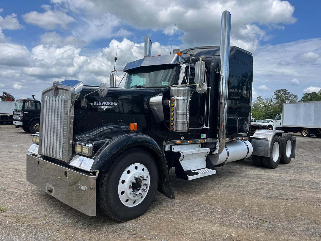 Image of Kenworth W900 Primary image