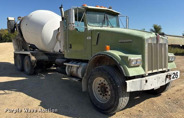 Image of Kenworth W900 equipment image 2
