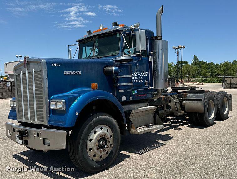 Image of Kenworth W900 Primary image