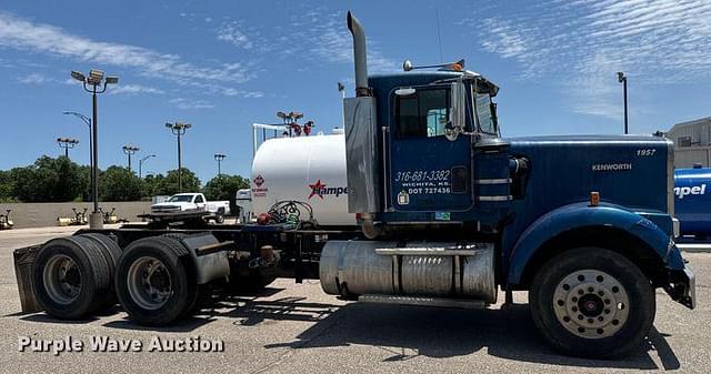 Image of Kenworth W900 equipment image 3