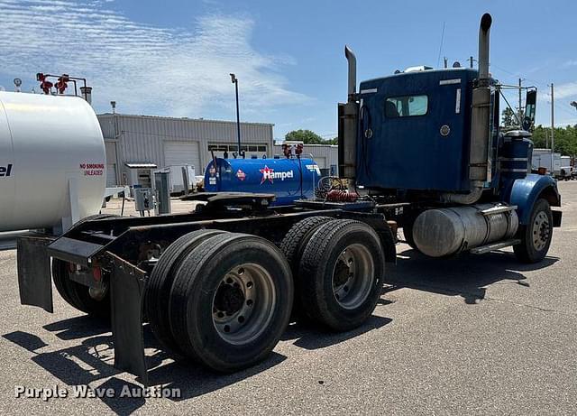 Image of Kenworth W900 equipment image 4