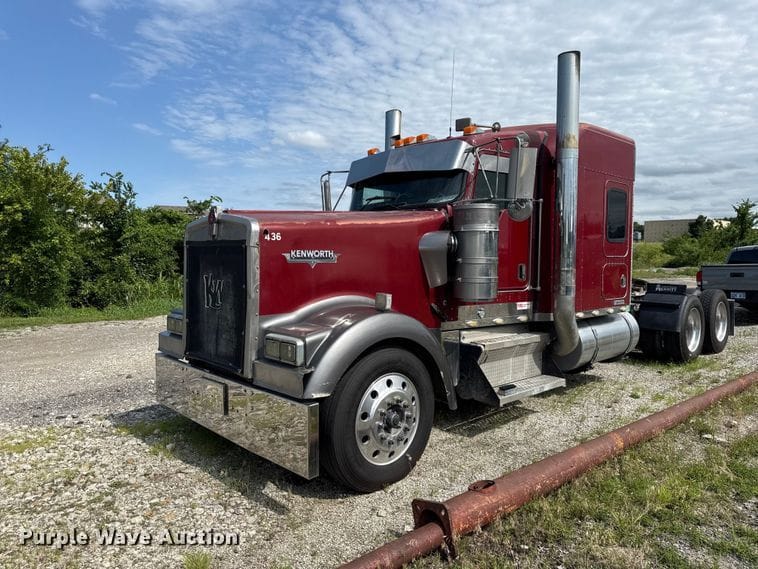 2005 Kenworth W900 Equipment Image0