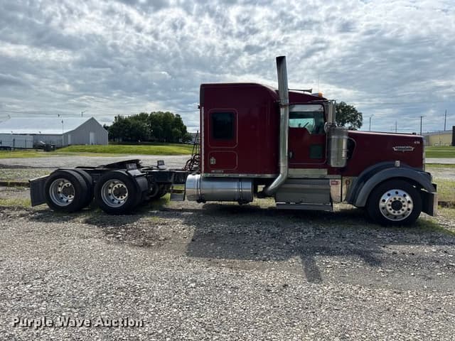 Image of Kenworth W900 equipment image 3