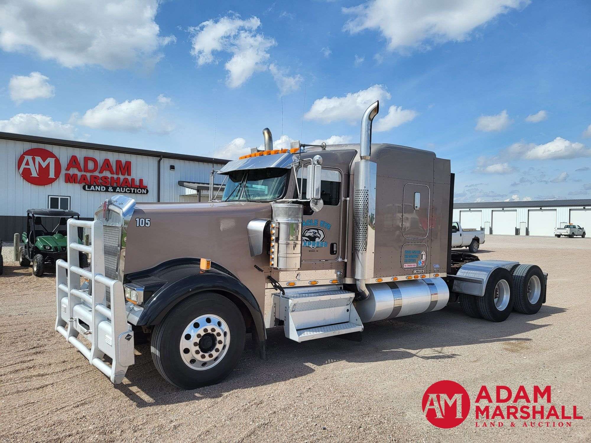 2005 Kenworth W900 Equipment Image0