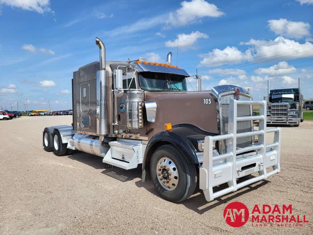 Image of Kenworth W900 equipment image 1