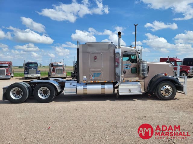 Image of Kenworth W900 equipment image 2
