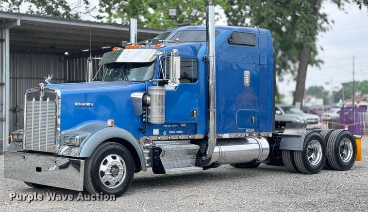 Main image Kenworth W900