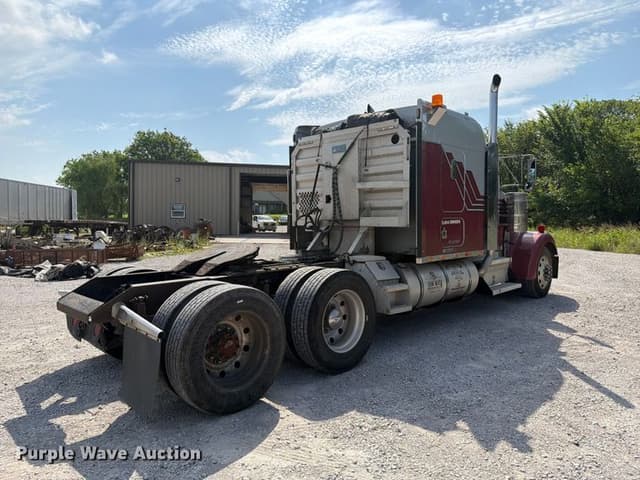 Image of Kenworth W900 equipment image 4