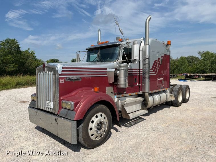2005 Kenworth W900 Equipment Image0