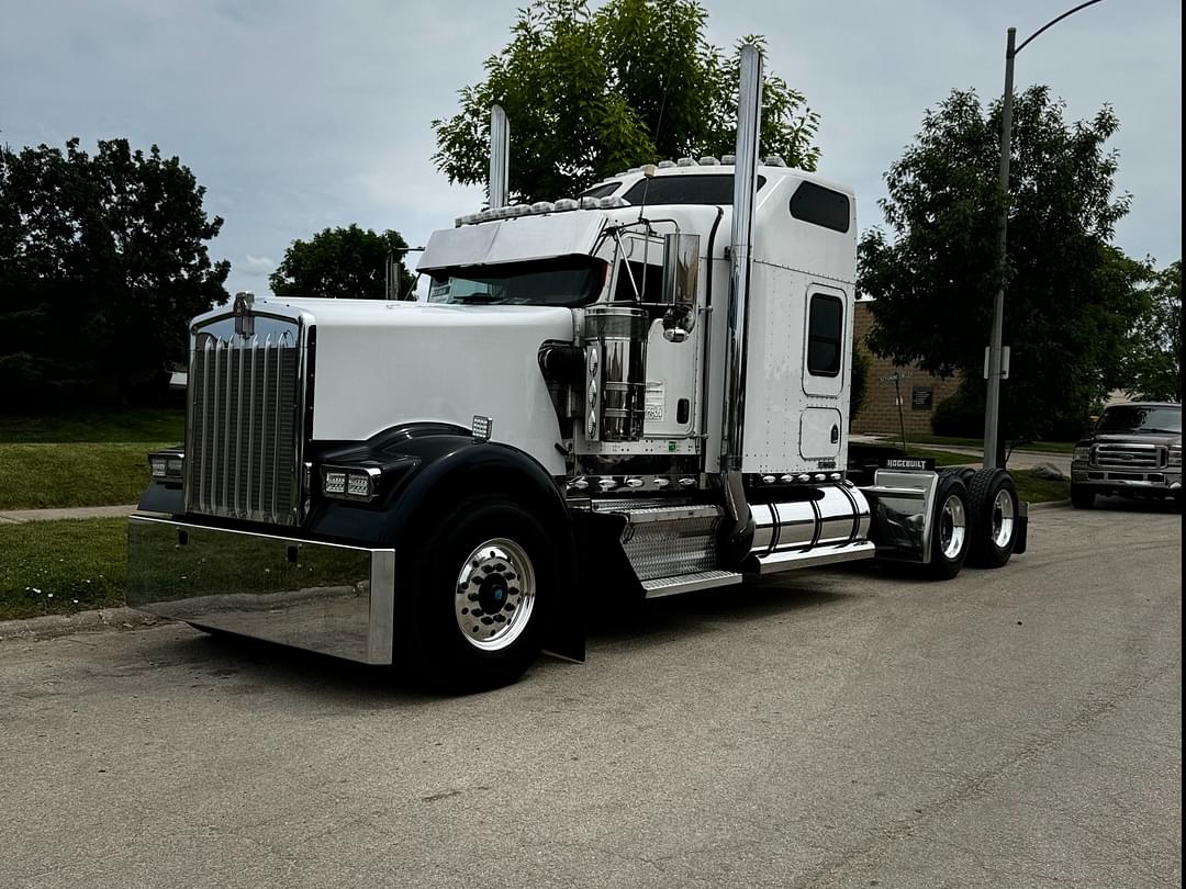 Image of Kenworth W900 Image 0