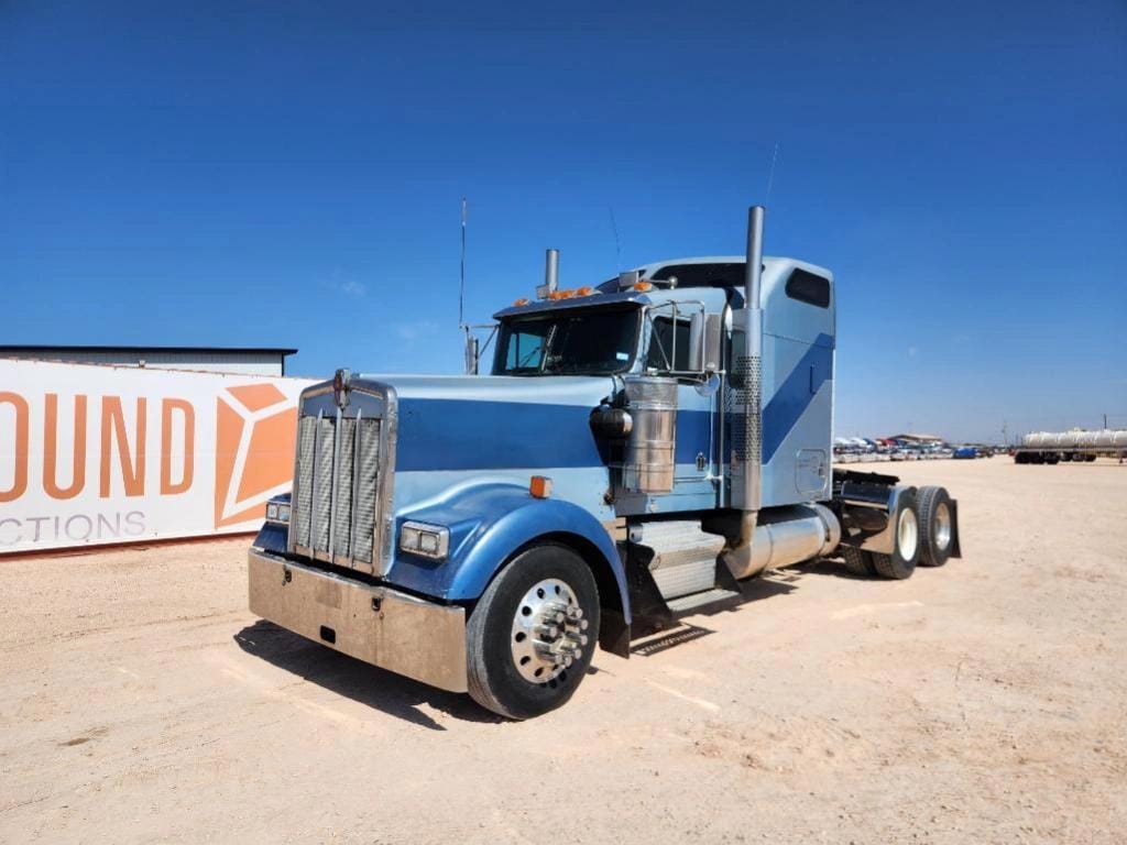 2005 Kenworth W900 Equipment Image0