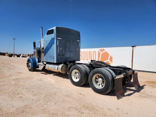 Image of Kenworth W900 equipment image 2