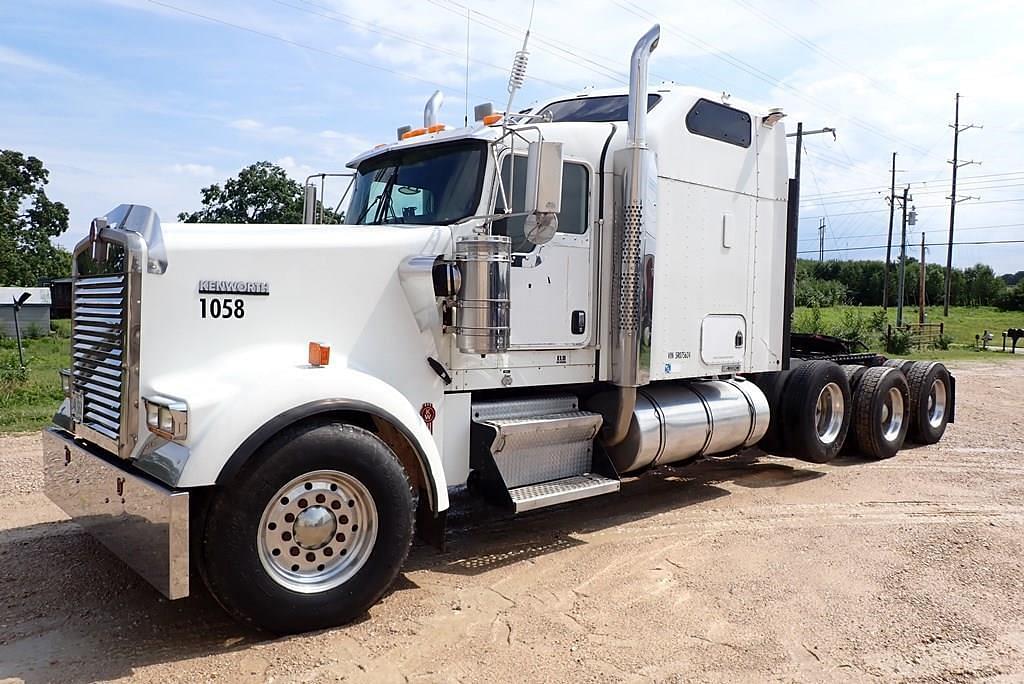 Image of Kenworth W900B Primary image