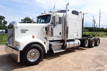 Main image Kenworth W900B