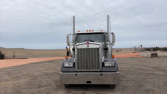 Image of Kenworth W900B equipment image 2
