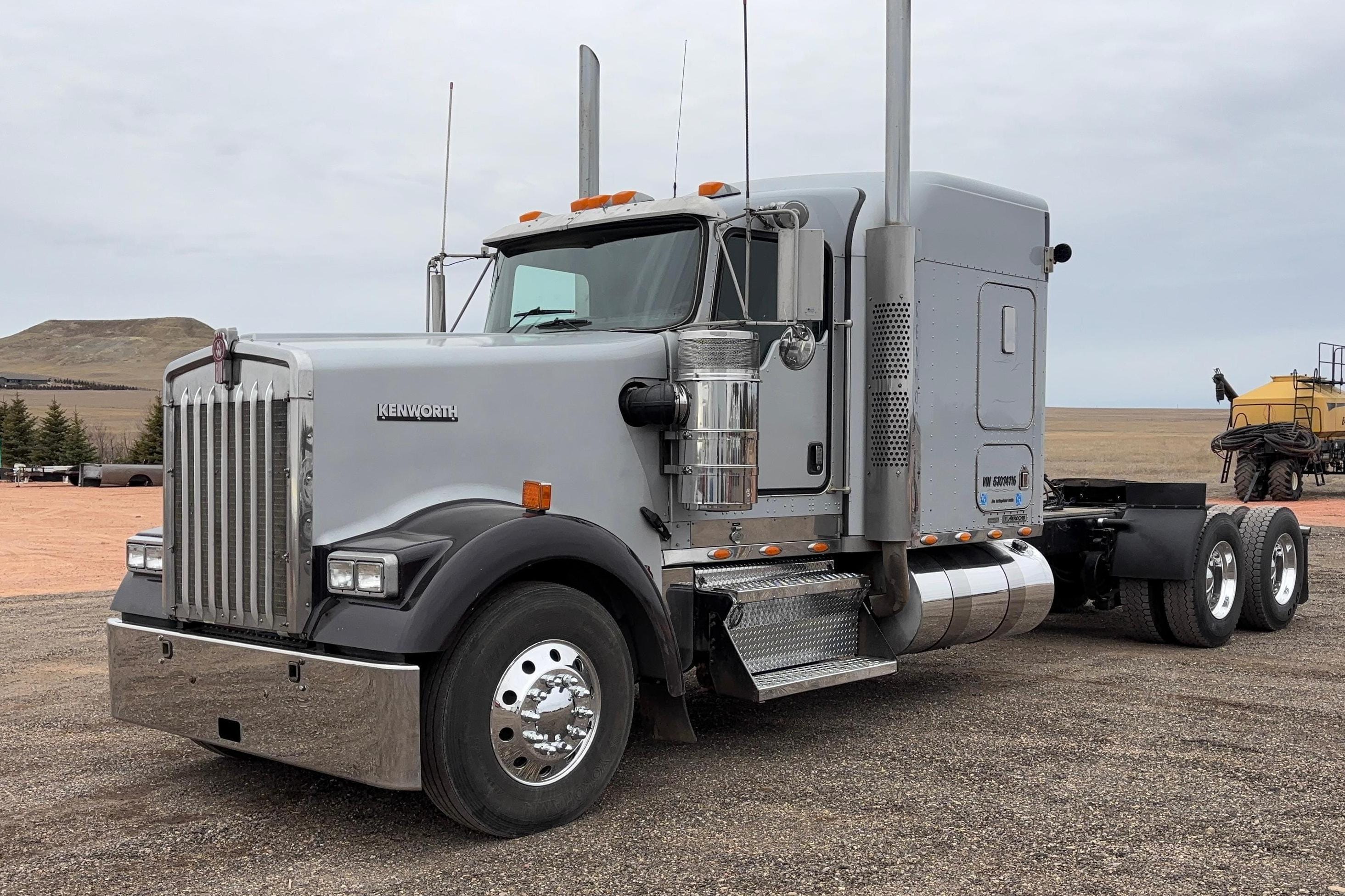 2026 Kenworth W900B Equipment Image0
