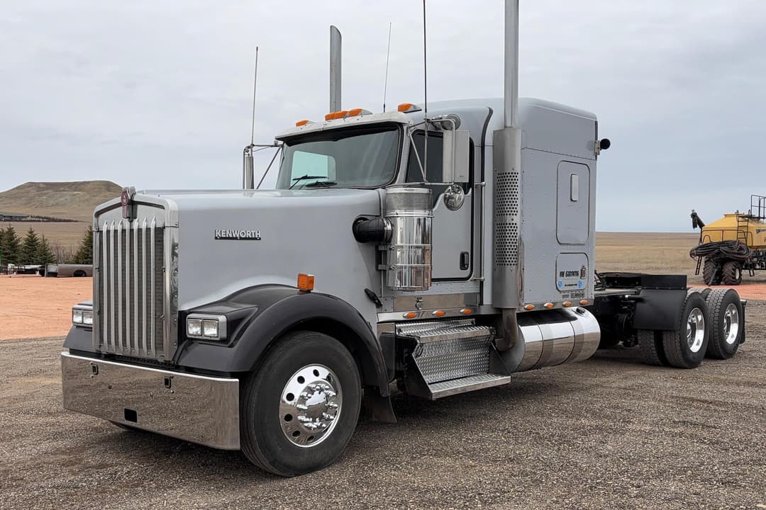 Image of Kenworth W900B Primary image