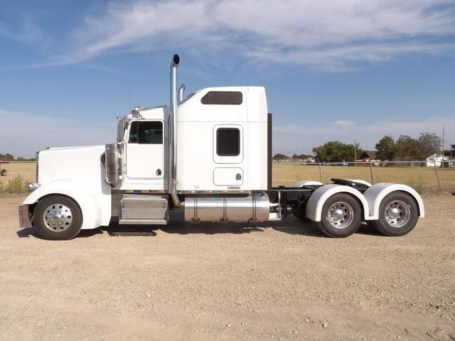 Image of Kenworth W900L equipment image 1