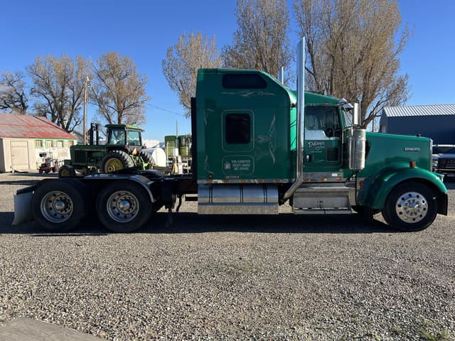 Image of Kenworth W900L equipment image 3