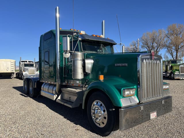 Image of Kenworth W900L equipment image 2