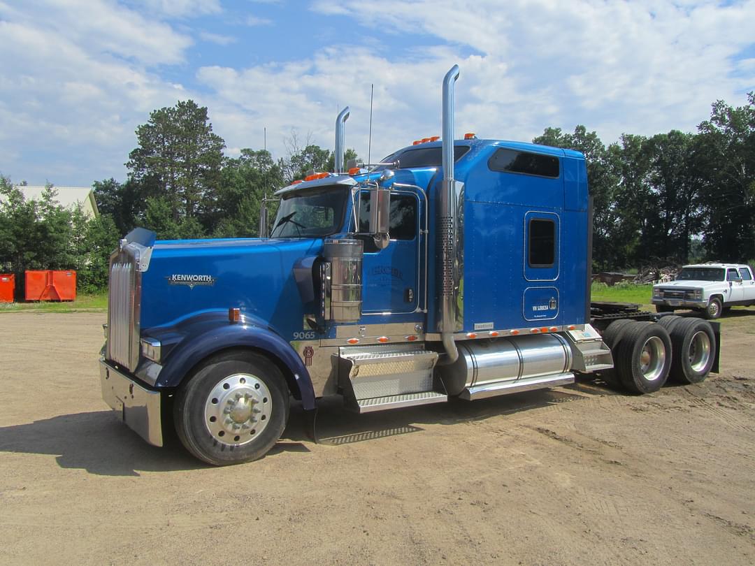 Image of Kenworth W900L Primary image