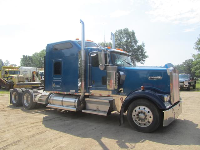 Image of Kenworth W900L equipment image 1
