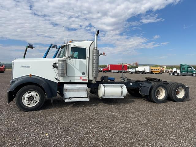 Image of Kenworth W900L equipment image 1