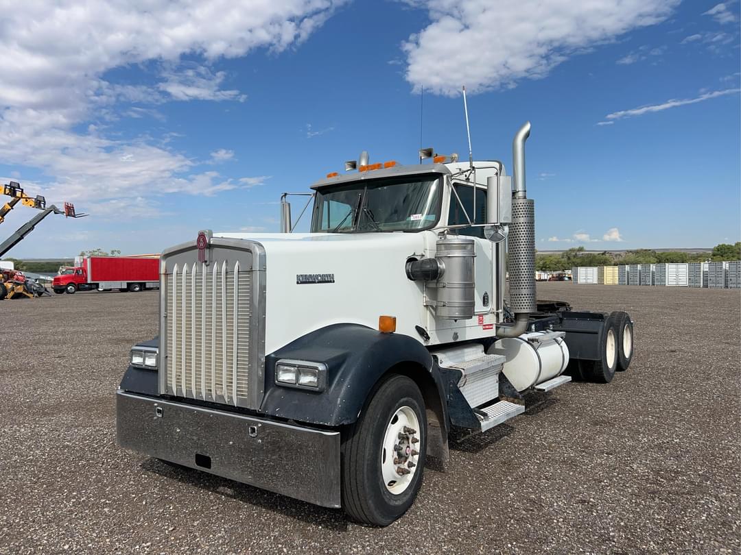 Image of Kenworth W900L Primary image