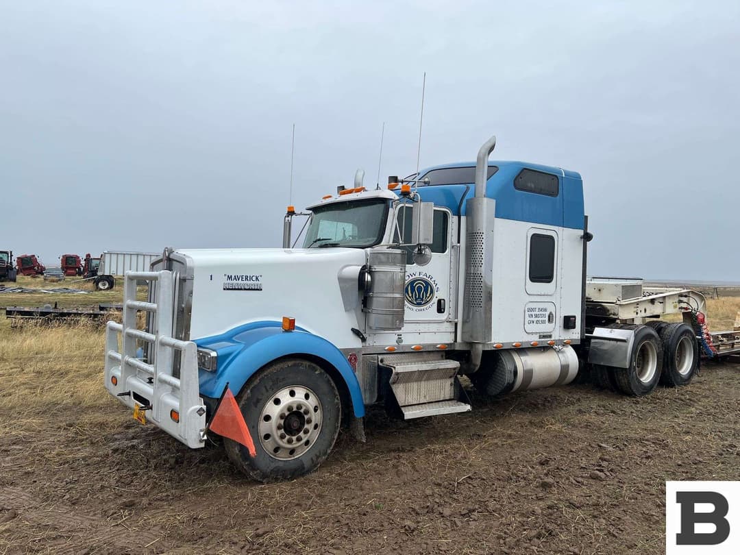 Image of Kenworth W900L Primary image