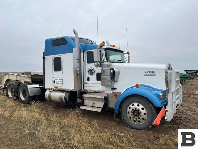 Image of Kenworth W900L equipment image 4
