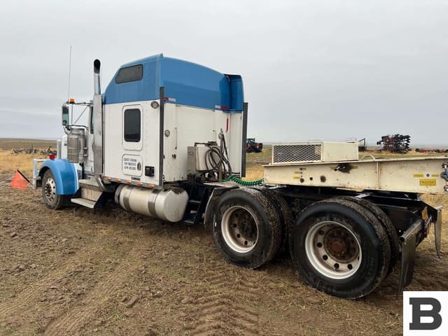 Image of Kenworth W900L equipment image 2