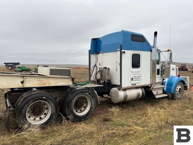 Image of Kenworth W900L equipment image 3