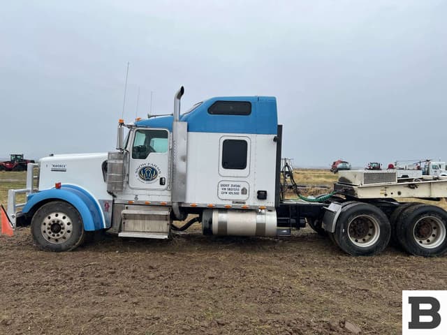 Image of Kenworth W900L equipment image 1