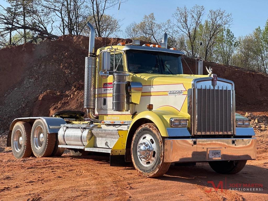 Image of Kenworth W900 Primary image