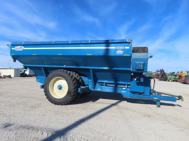 Image of Kinze 1050 equipment image 4