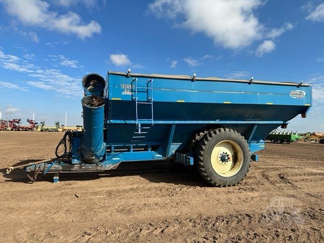 Image of Kinze 1050 equipment image 3