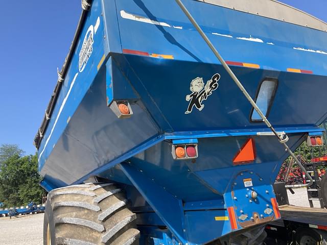 Image of Kinze 1050 equipment image 1