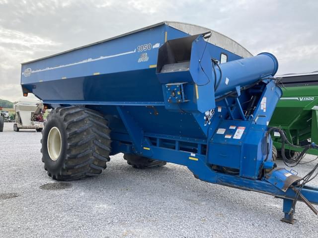 Image of Kinze 1050 equipment image 1