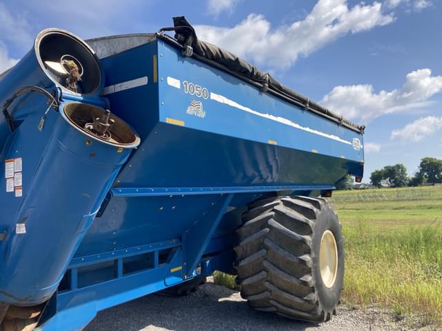 Image of Kinze 1050 equipment image 2